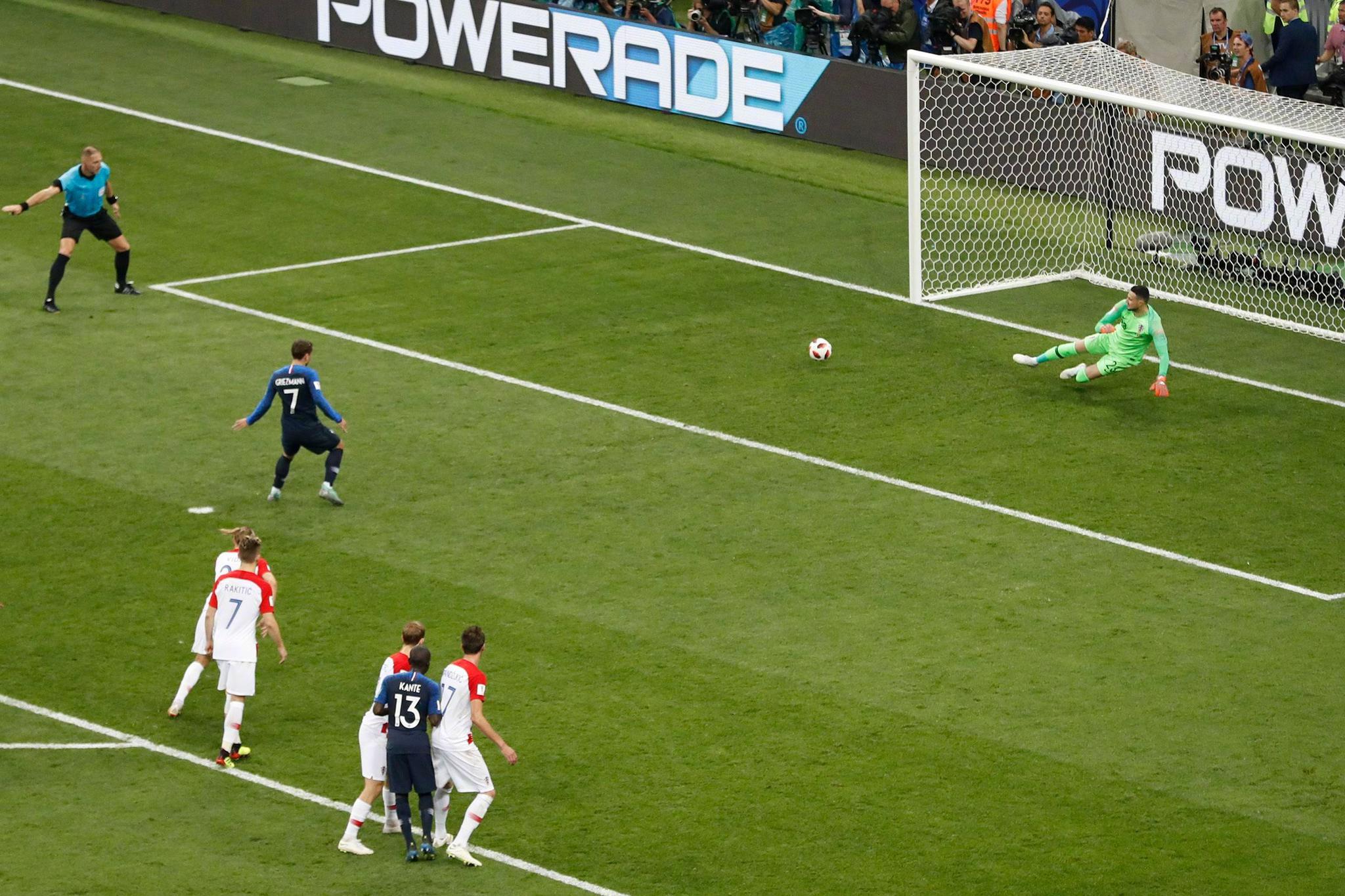 克罗地亚翻盘智利，格列兹曼状态火热