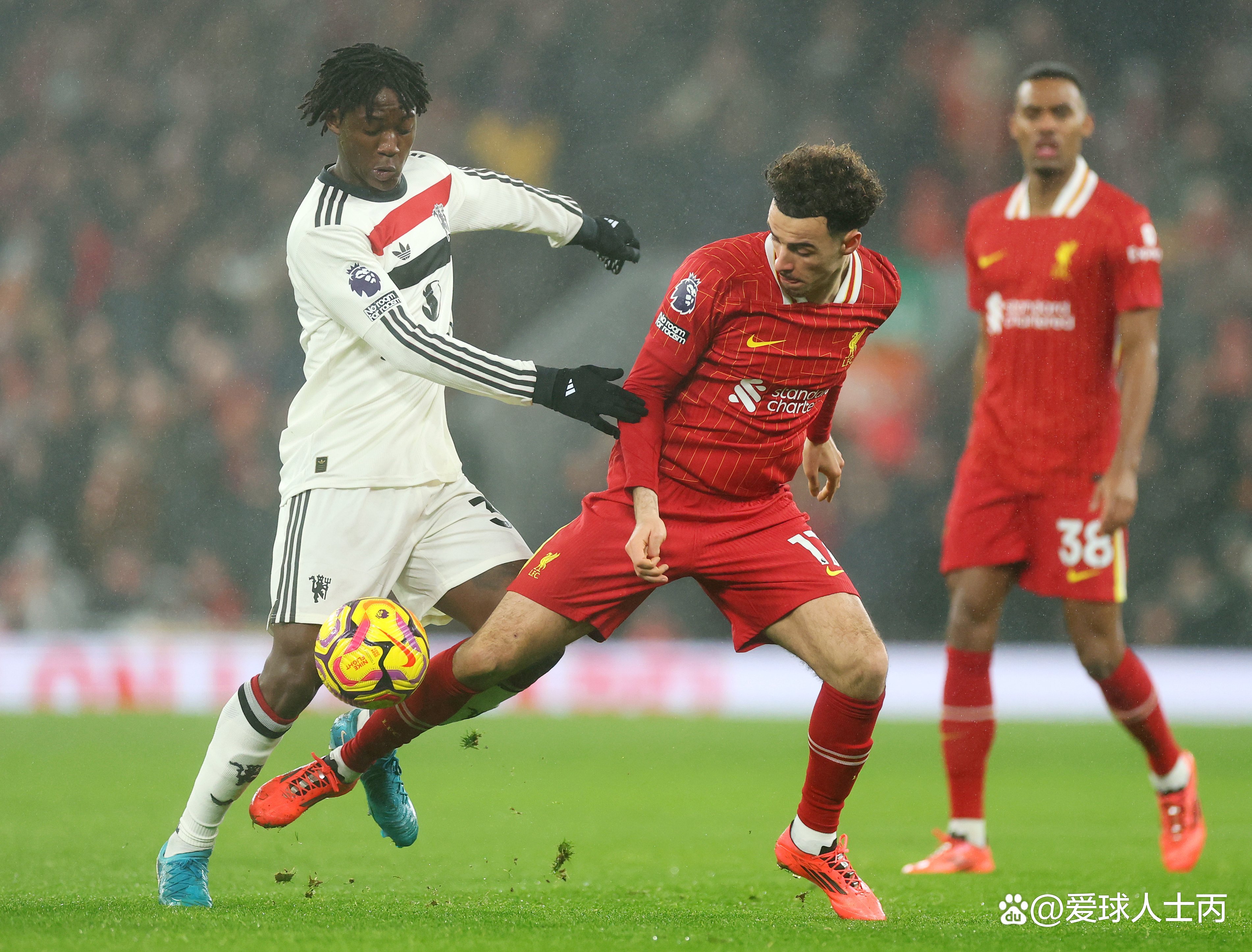 英格兰横扫曼联，马丁内利惊艳四座