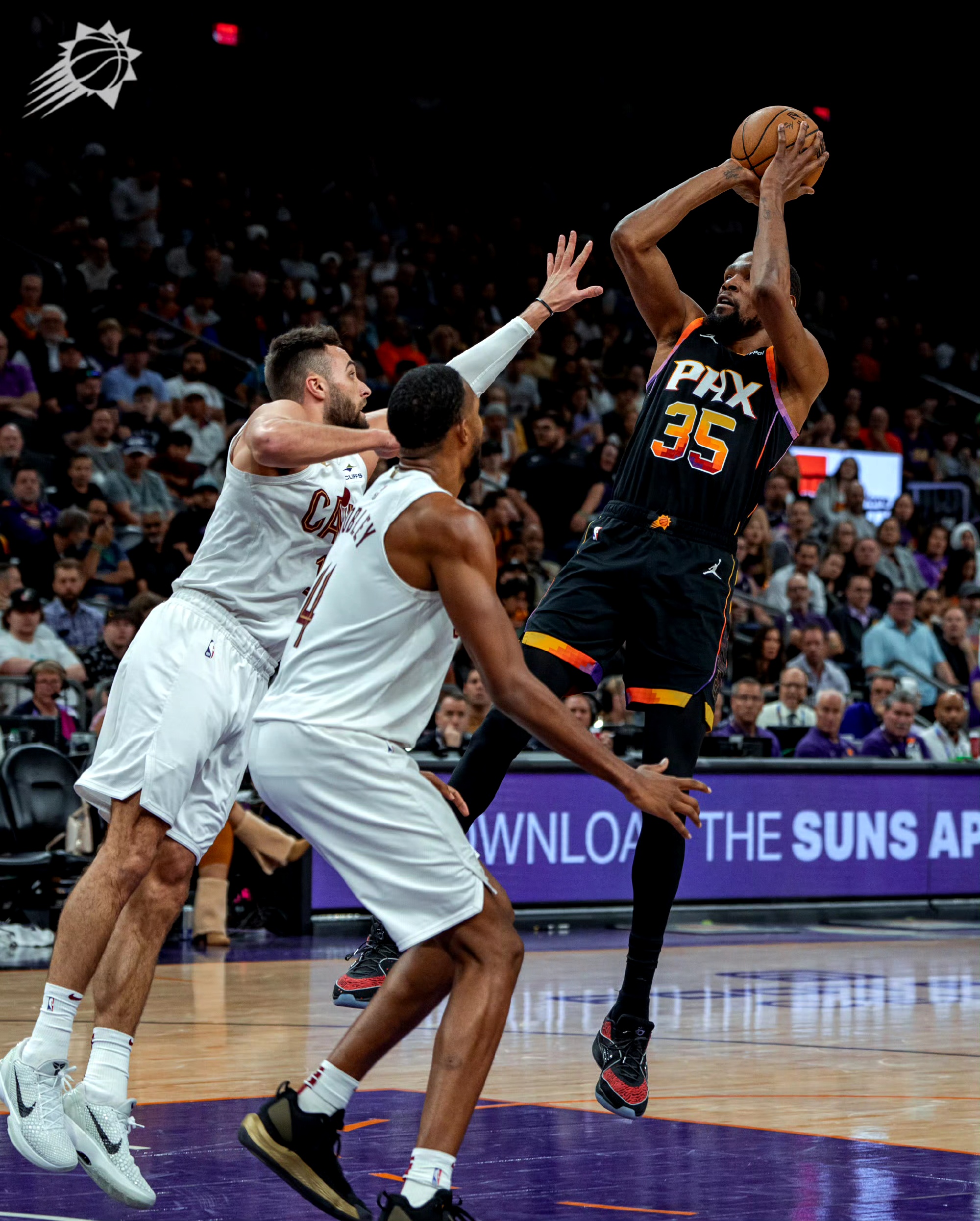 凯尔特人完胜广州队，布克高光表现