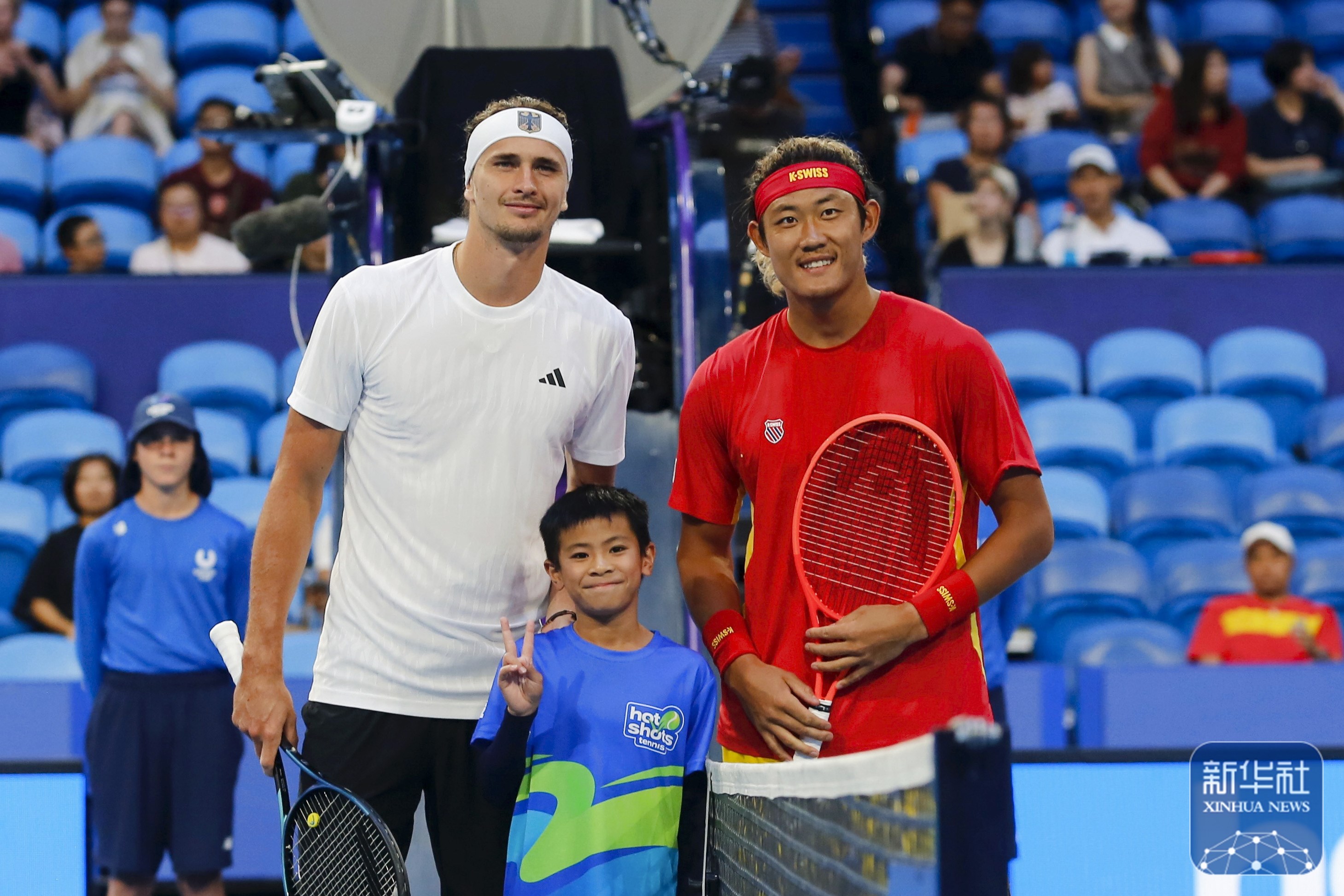 联合杯轻取拉沃尔杯，兹维列夫统治全场