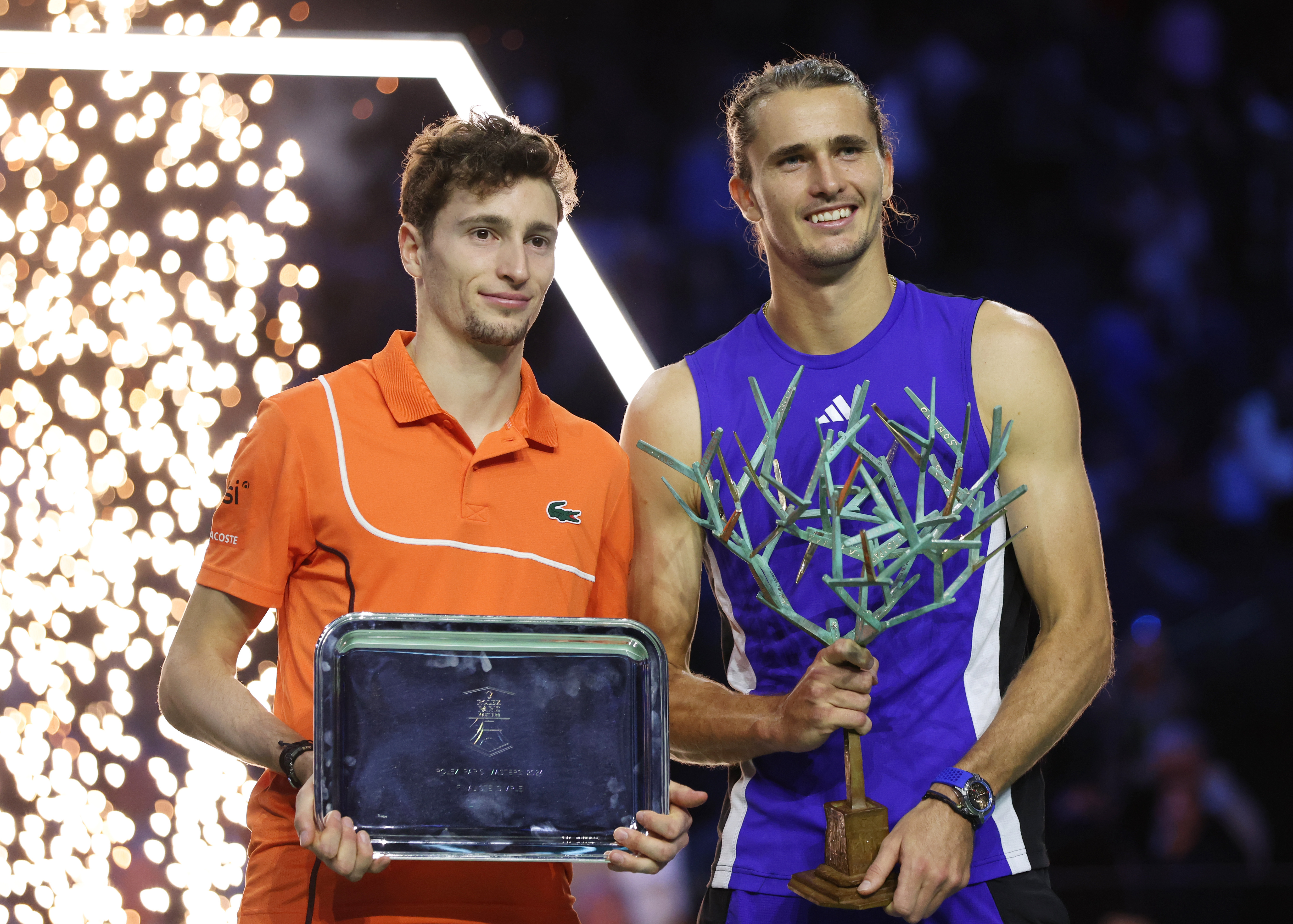 拉沃尔杯翻盘戴维斯杯,兹维列夫统治全场 拉沃尔杯翻盘戴维斯杯,兹维列夫统治全场