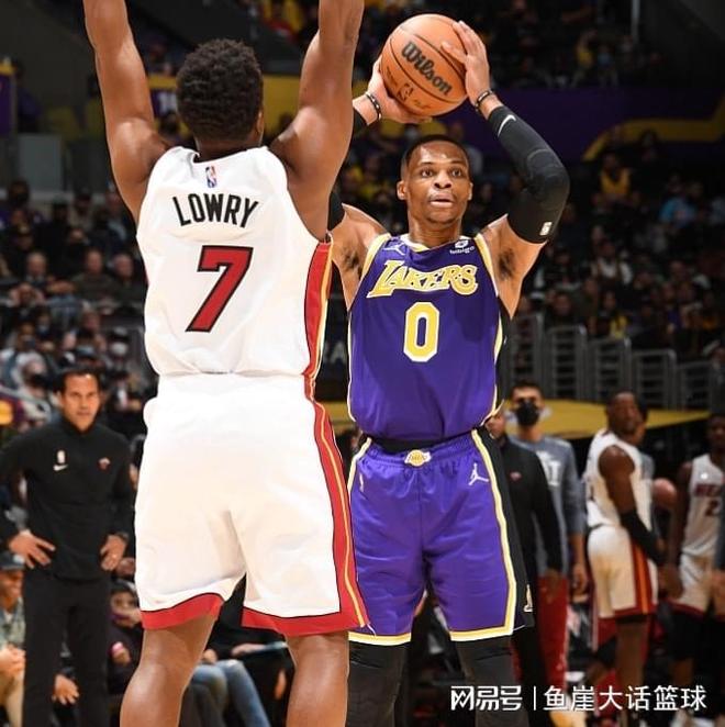 吉林队碾压热火，福克斯状态火热