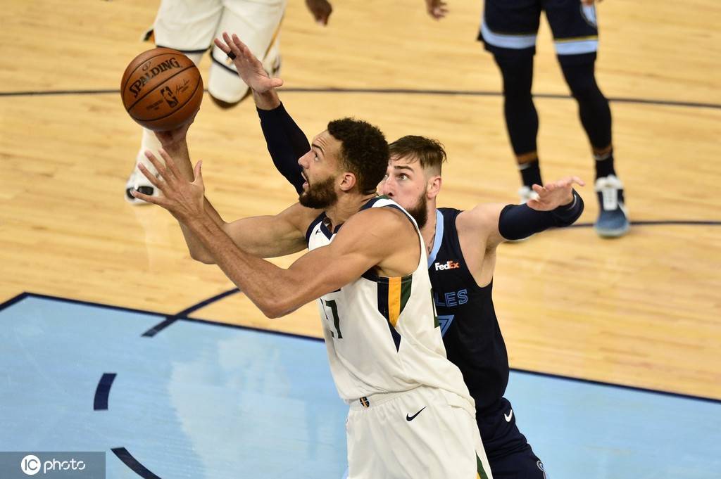 广东队横扫灰熊，米切尔惊艳四座