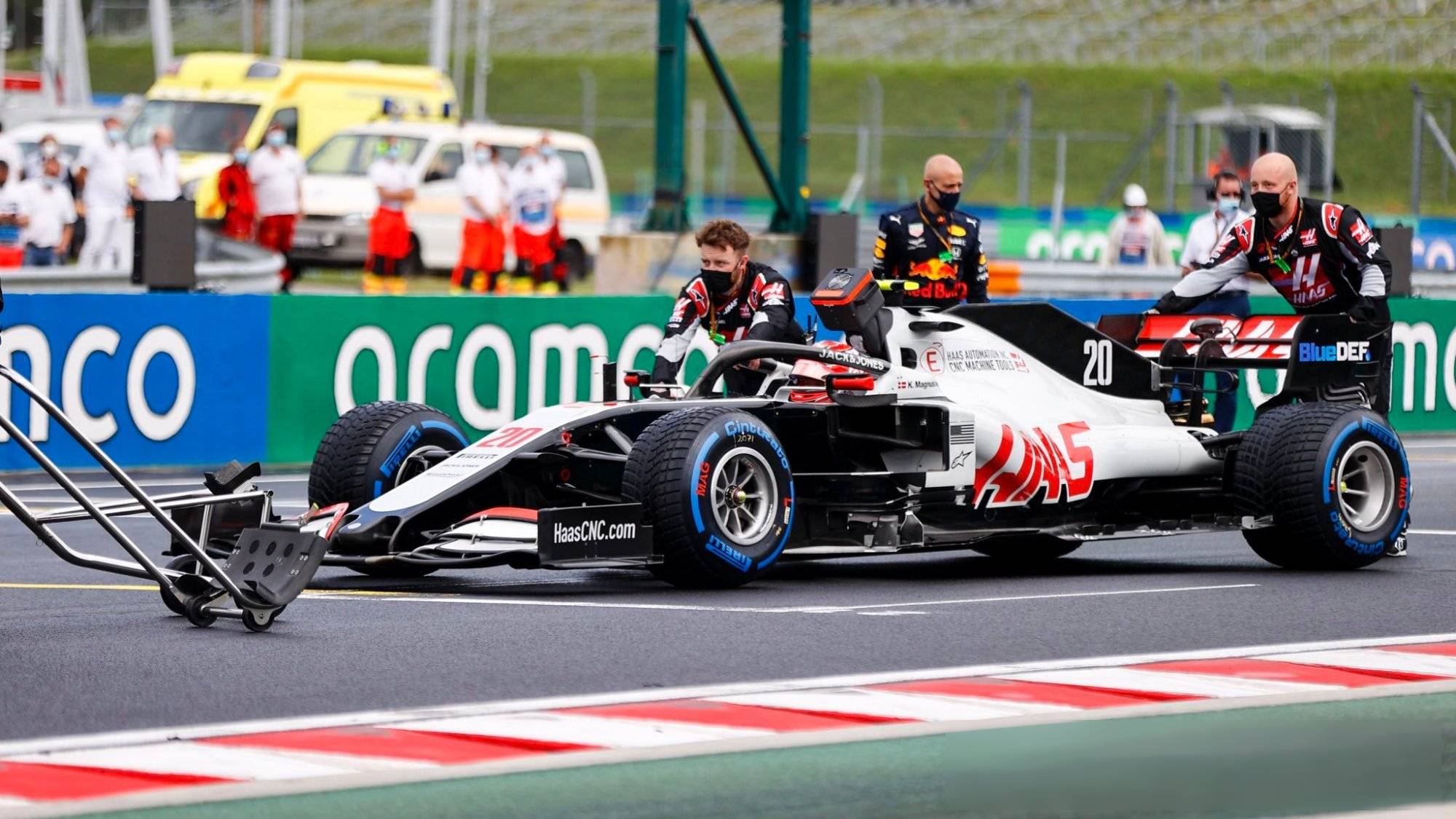 红牛车队险胜威廉姆斯，汉密尔顿统治全场