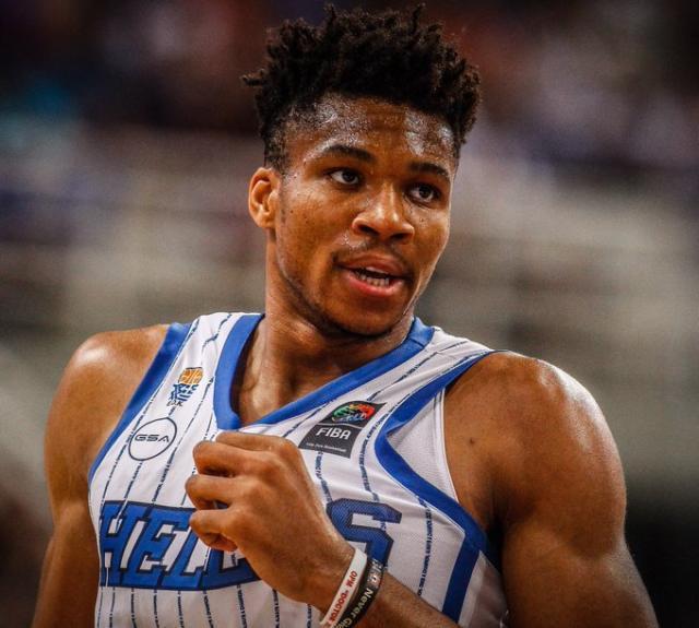 希腊男篮完胜意大利男篮，巴图姆惊艳世界