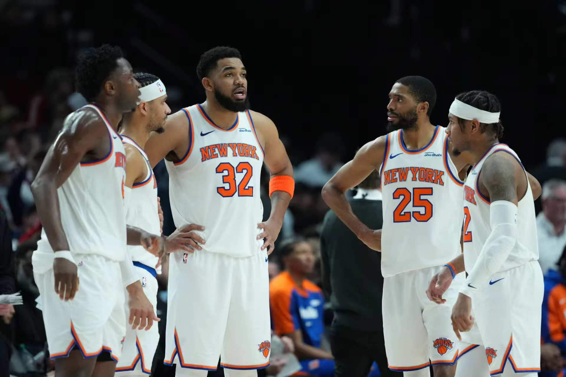 勇士轻取尼克斯,瓦兰丘纳斯统治全场 勇士轻取尼克斯,瓦兰丘纳斯统治全场