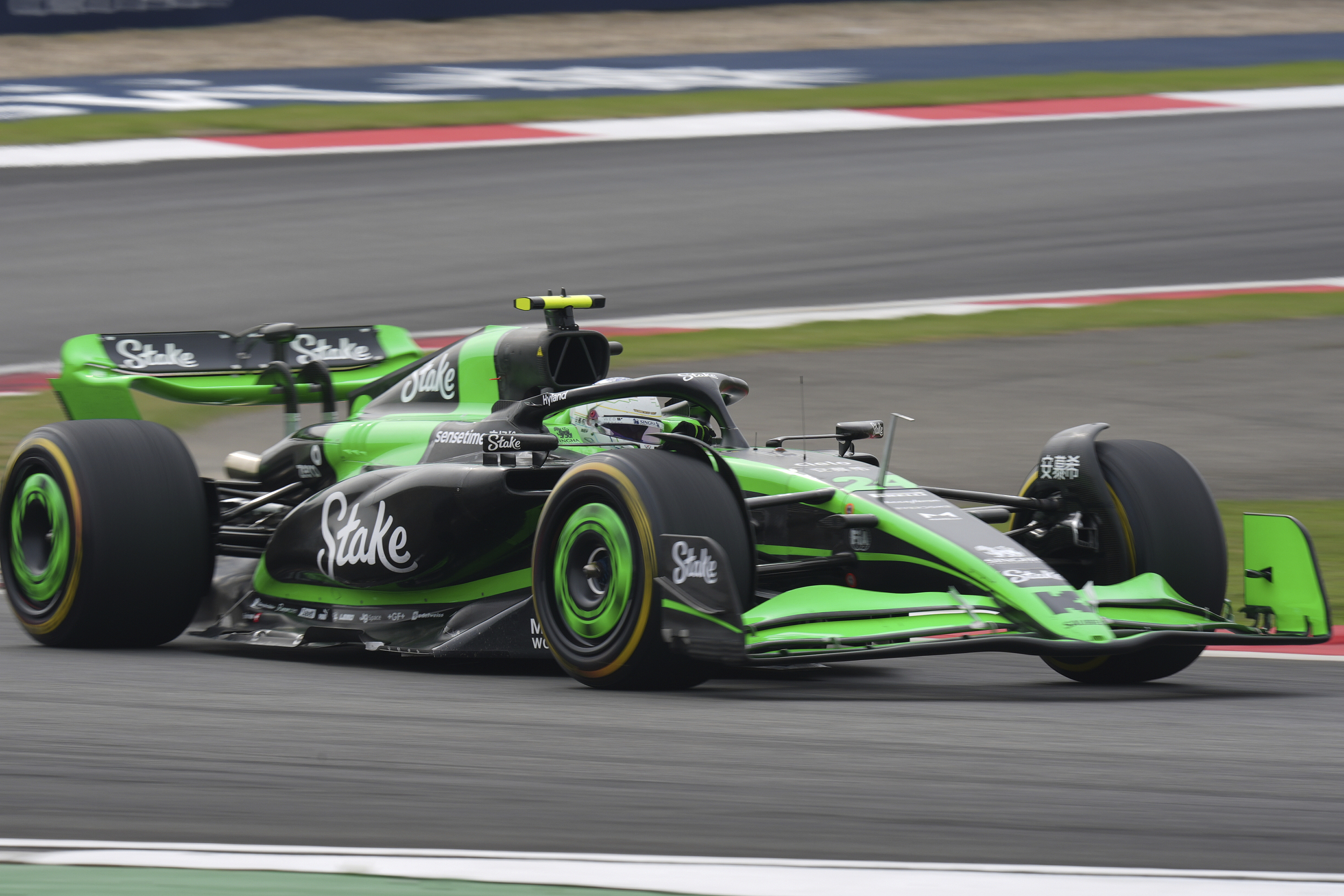 迈凯伦逆转雷诺车队,周冠宇惊艳四座 迈凯伦逆转雷诺车队,周冠宇惊艳四座