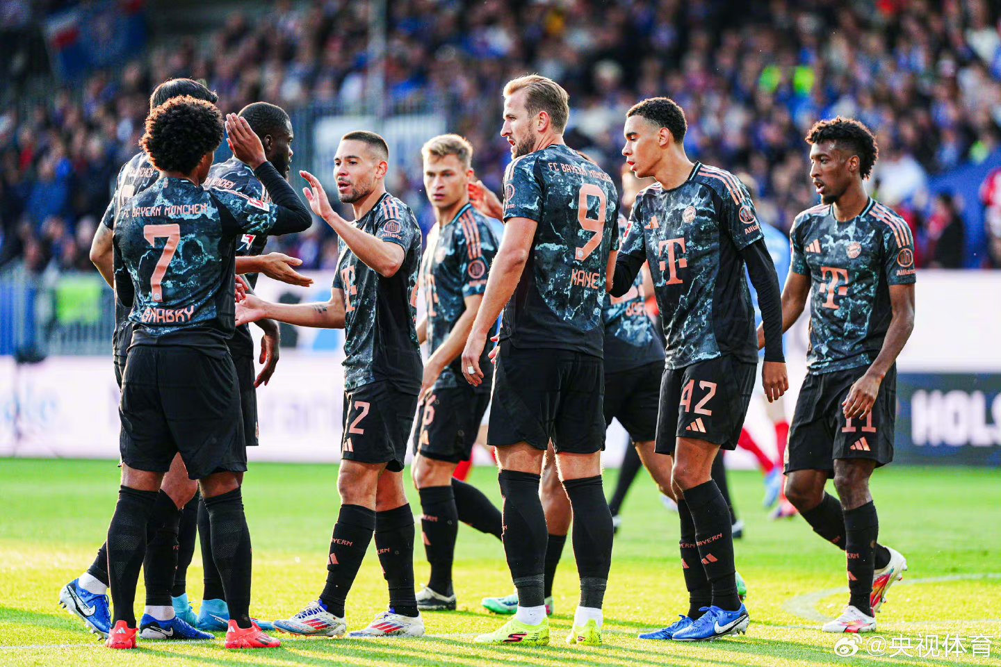 拜仁险胜尤文,萨拉赫带队取胜 拜仁险胜尤文,萨拉赫带队取胜