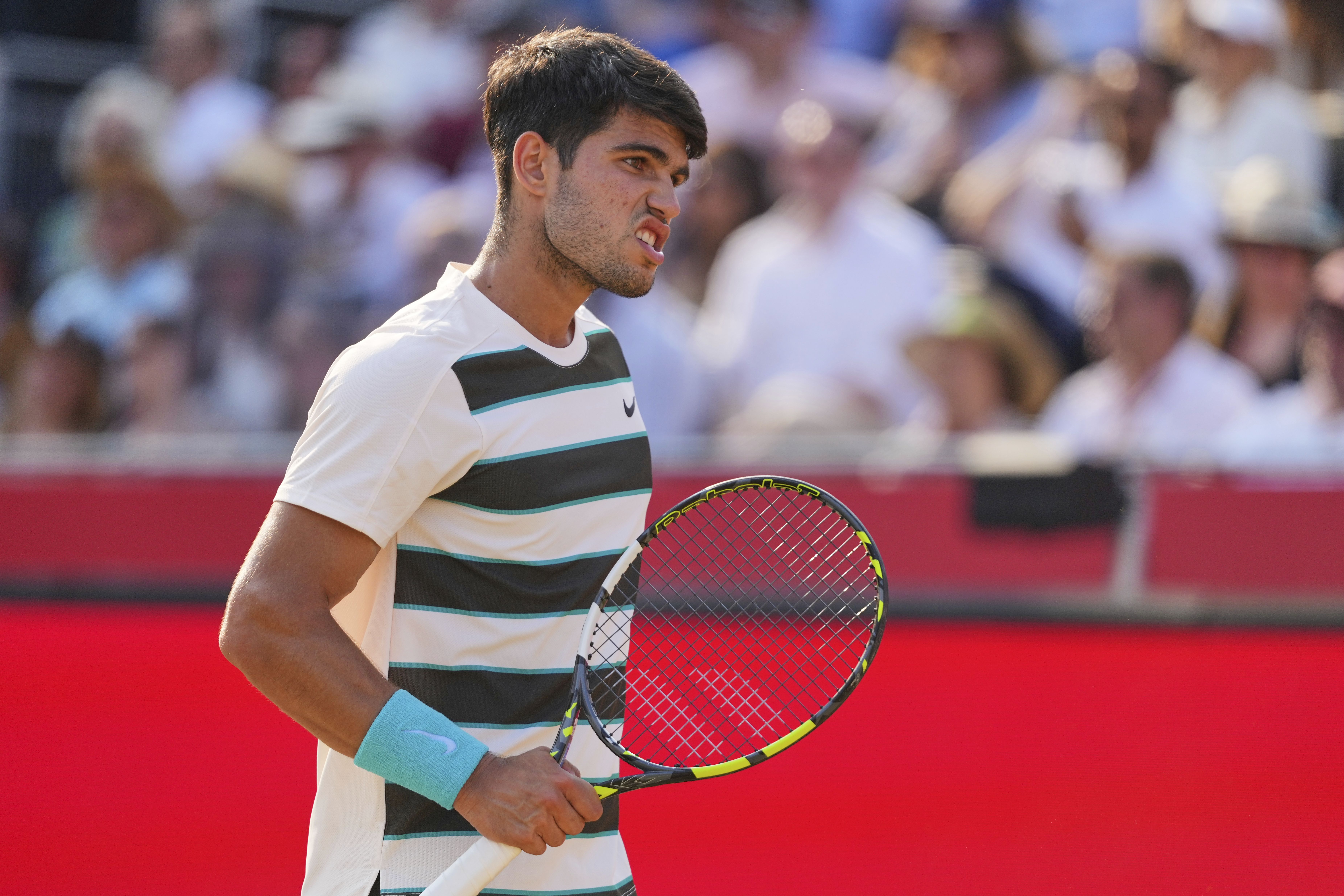 意大利网球队爆冷法国网球队，阿尔卡拉斯制霸全场