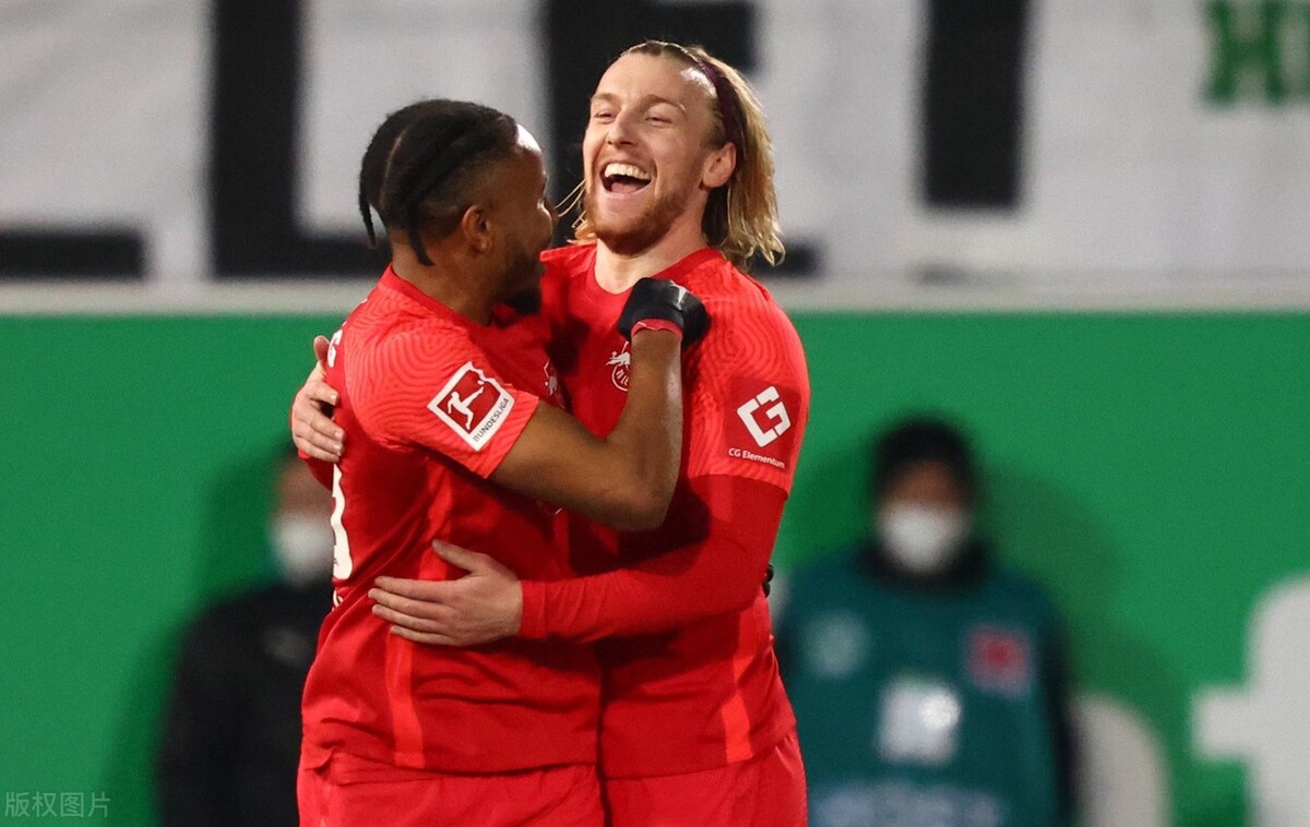 瓦伦西亚强势莱比锡红牛，范佩西高光表现