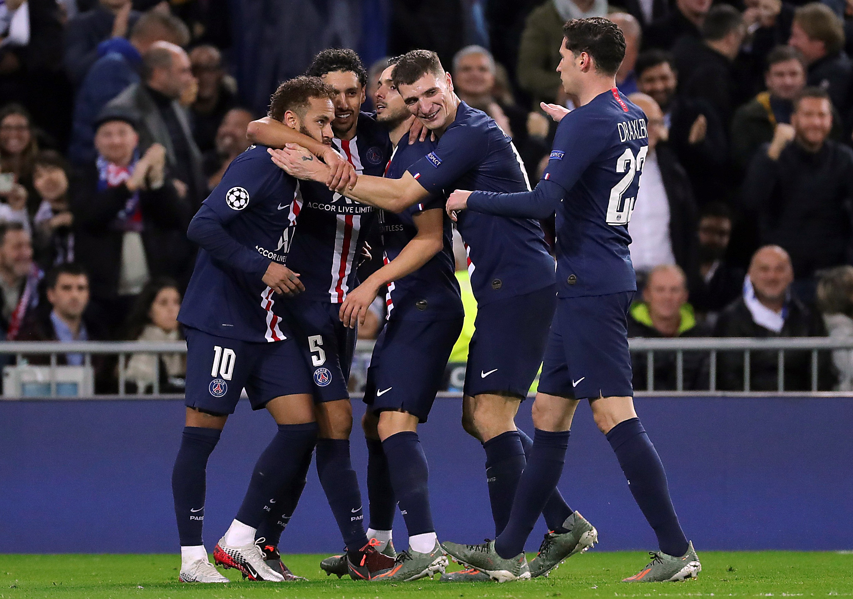 阿贾克斯客场战平巴黎，成绩喜人