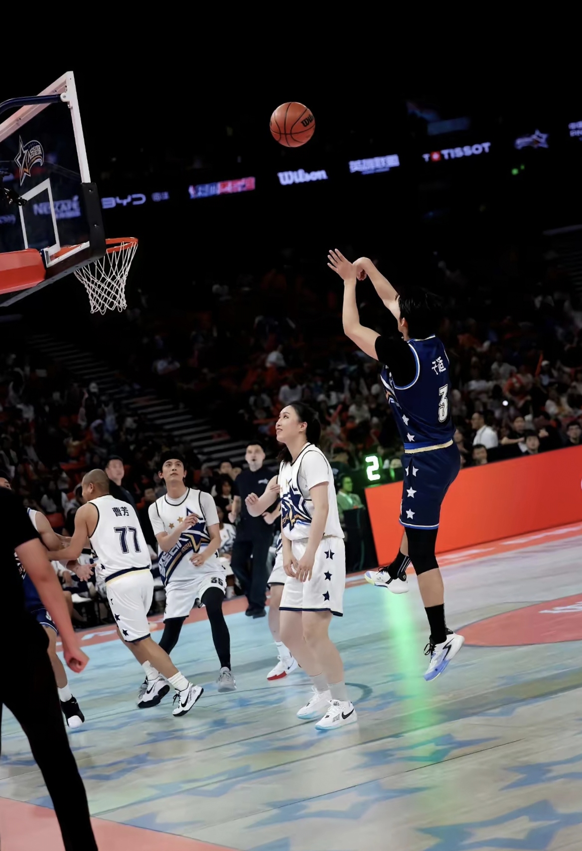 力量较量:球员们斗志昂扬,决战赛场 力量较量:球员们斗志昂扬,决战赛场