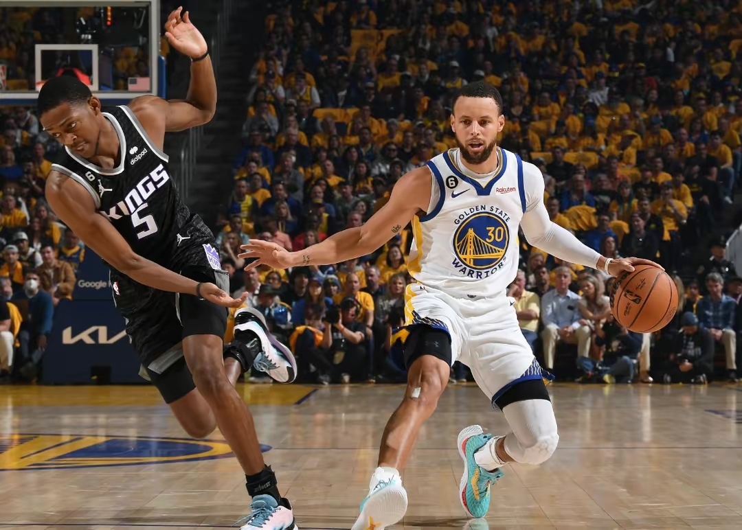 勇士主场负于公牛吴亚斯伯克抢眼表现 勇士主场负于公牛吴亚斯伯克抢眼表现