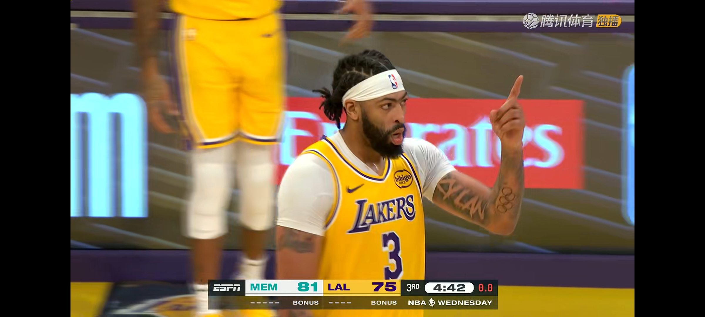 湖人险胜灰熊，戴维斯关键时刻再度挺身而出