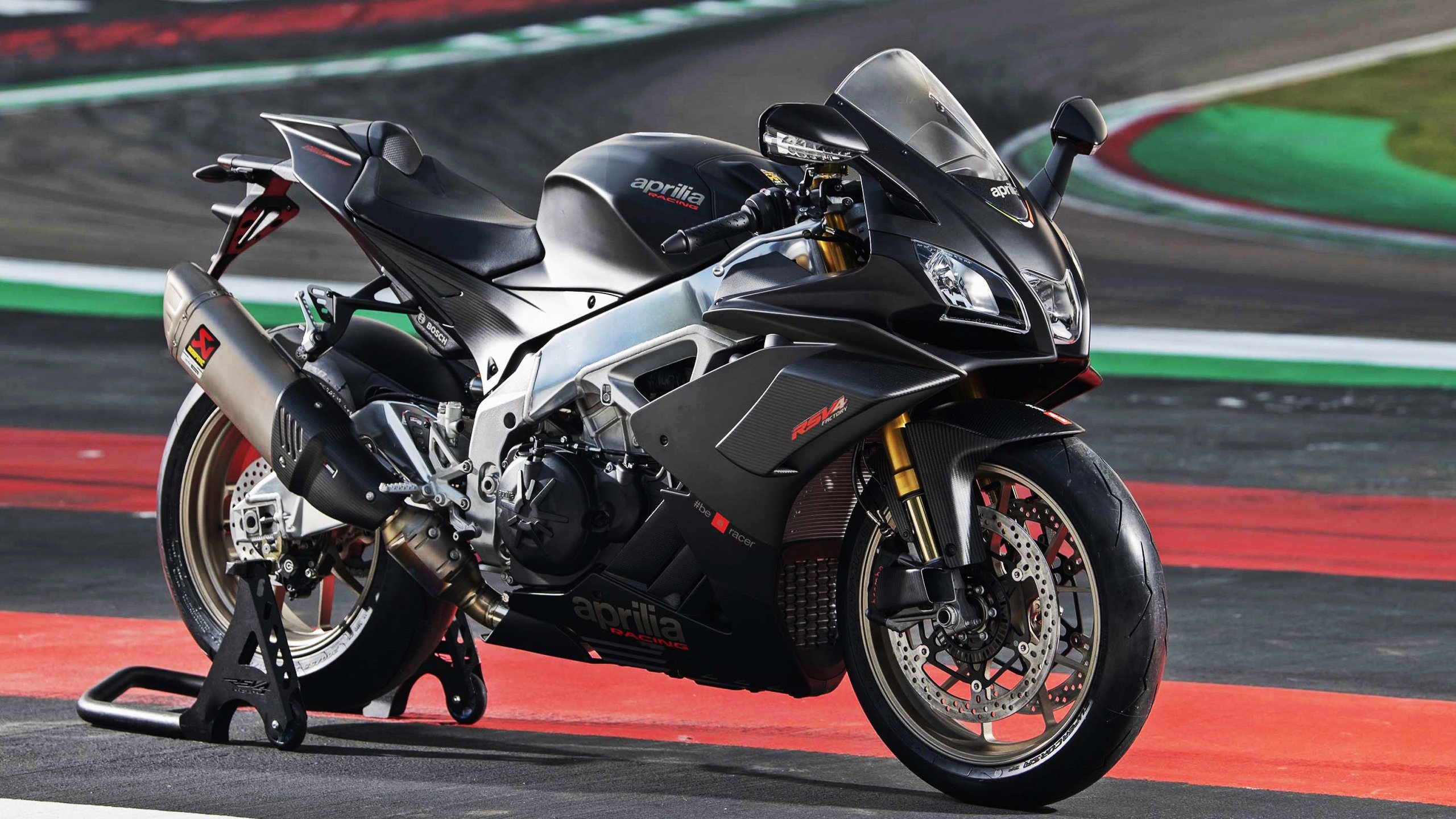 萨卡扛起全队，利物浦最后时刻击败曼联