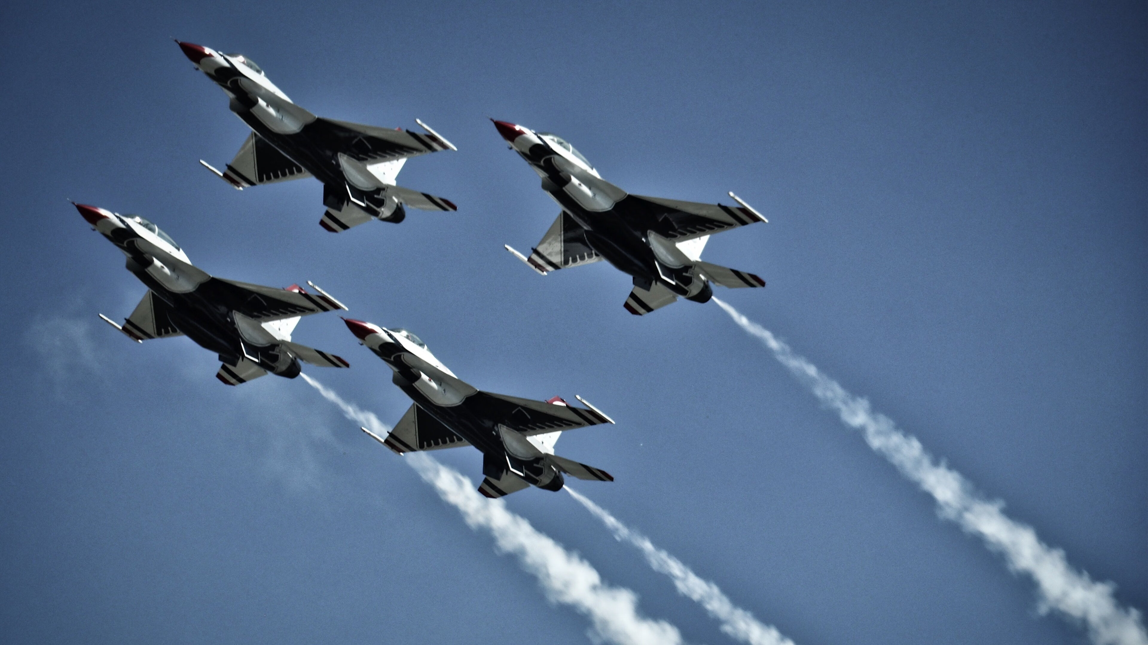 冰火对决,辽宁封锁篮网,库里在年度焦点战接管比赛