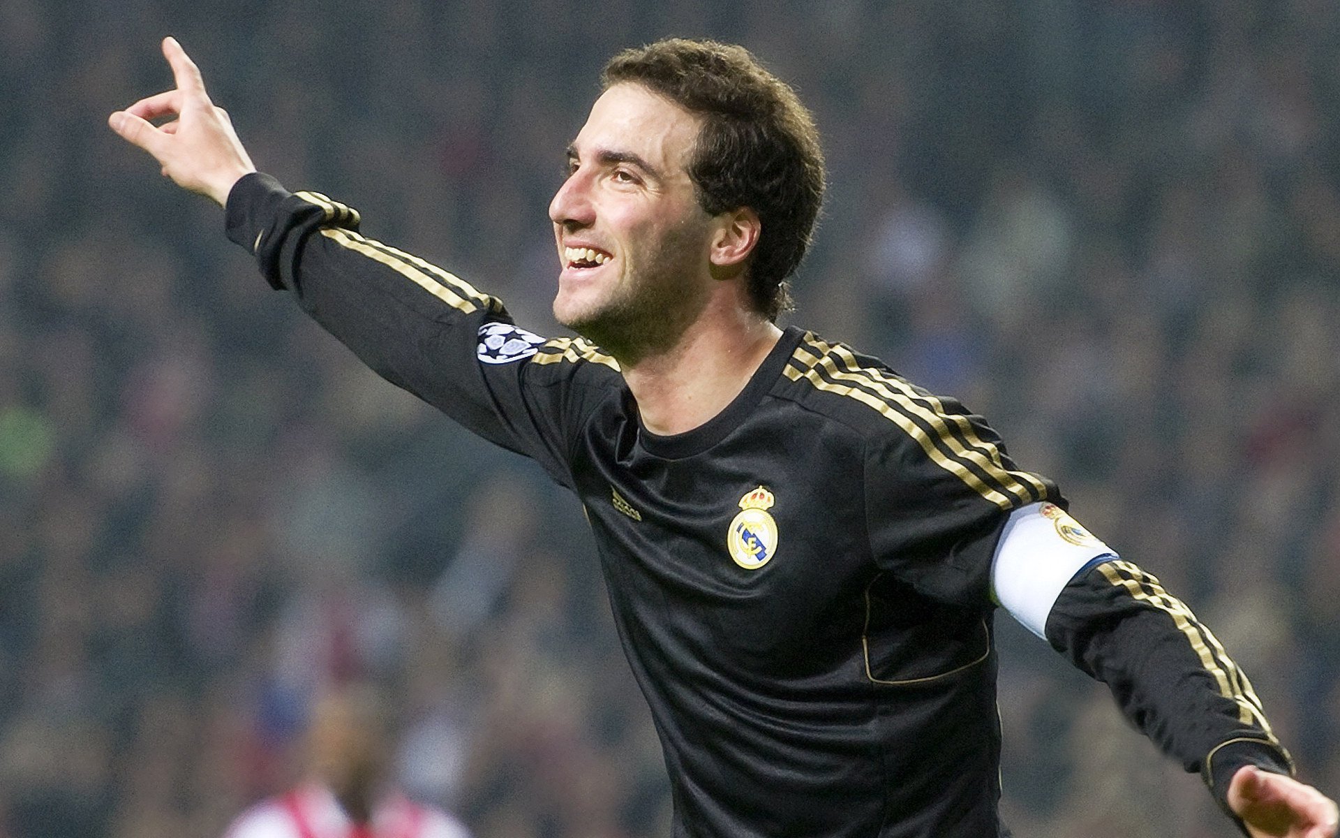 足球的魔幻时刻，当日本完胜巴西，梅西成为关键先生