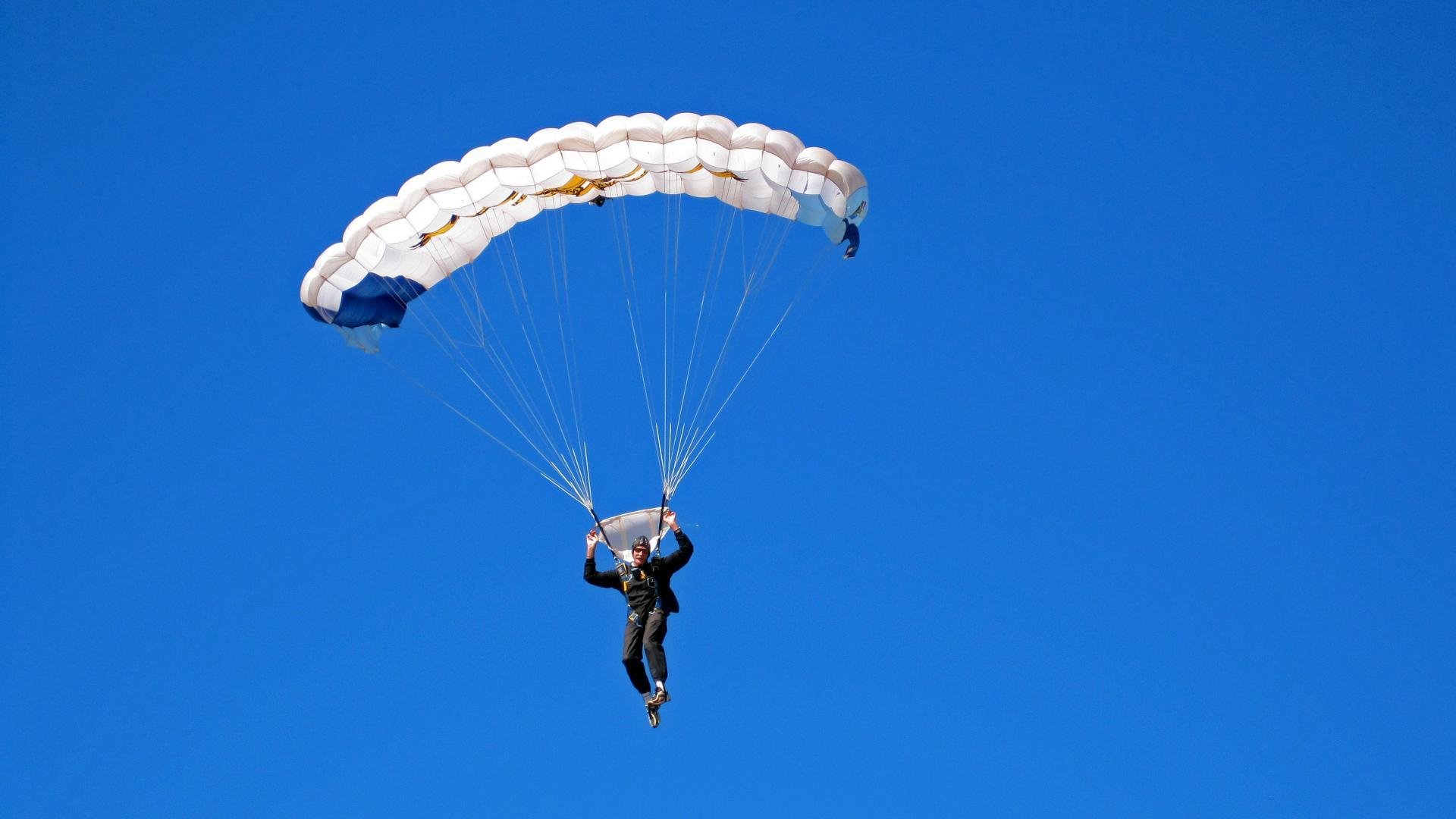 绝杀时刻，皮亚斯特里关键超车，法拉利终结哈斯黑马神话